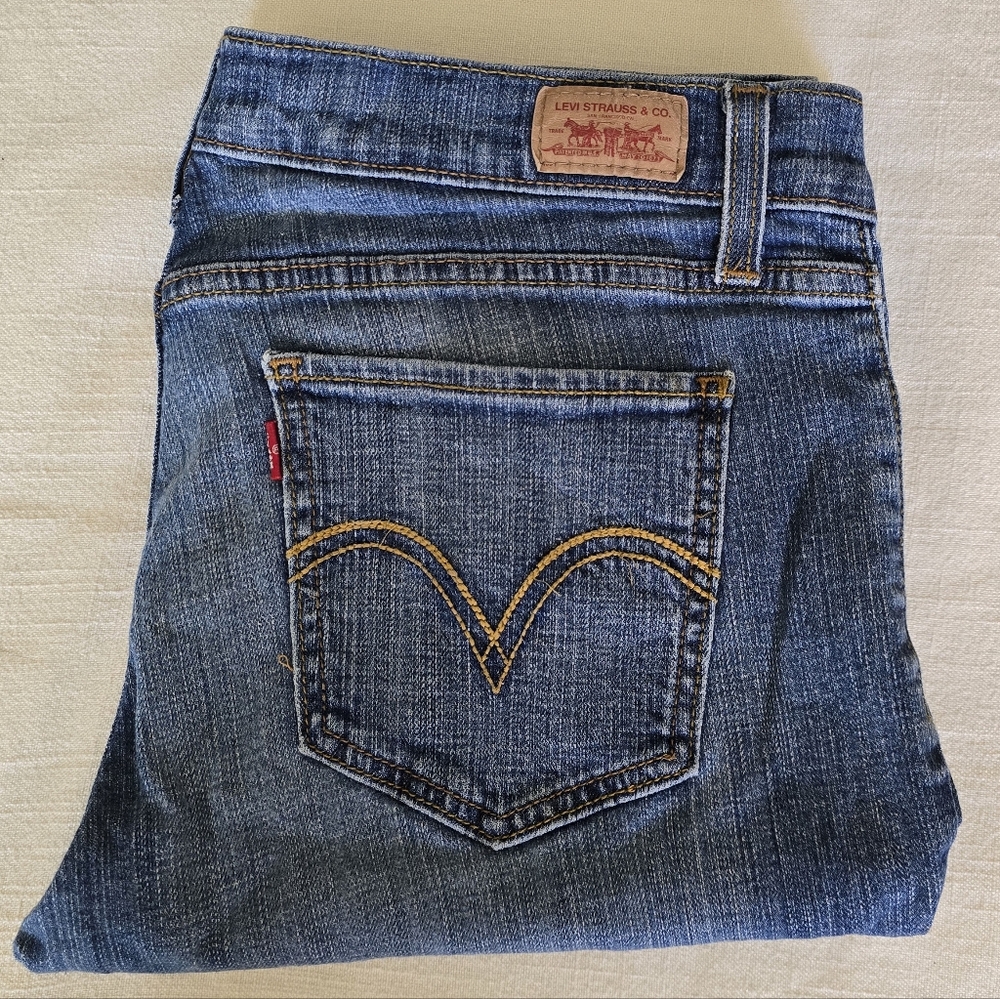 Levi's Women's Classic Straight Leg Medium Blue Super Low 524 Jeans